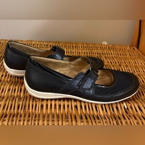 NATURALIZER Comfort Black Leather Mary Jane Hook Loop Velcro Strap Walking Shoes